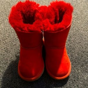 EUC TODDLER GIRL RED UGGS BAILEY BOWS SIZE 7